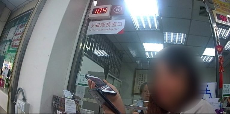 申請紓困補助須交存摺、金融卡？ 員警拆穿騙局避免淪為人頭戶