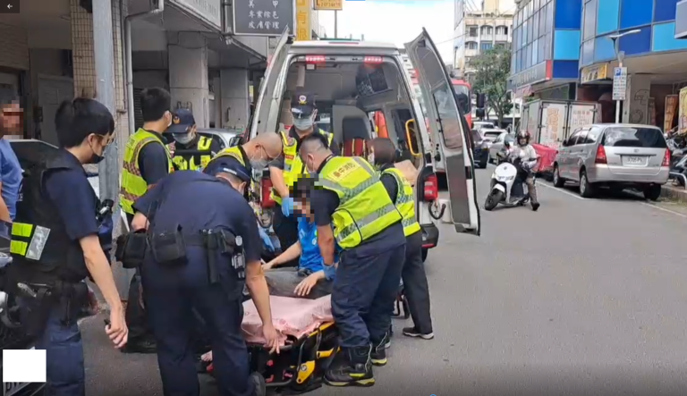 驚!!一腳踝竟卡在貨梯懸吊在5樓半空中!! 勇猛所長率警即刻空中救援 驚險接住男子