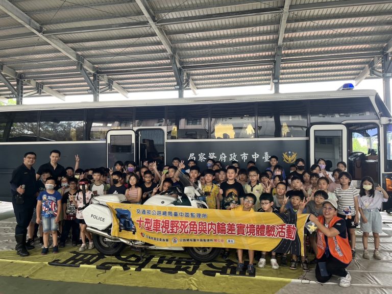 「大型車進校園交通安全宣導活動」，大雅分局交通宣導向下扎根