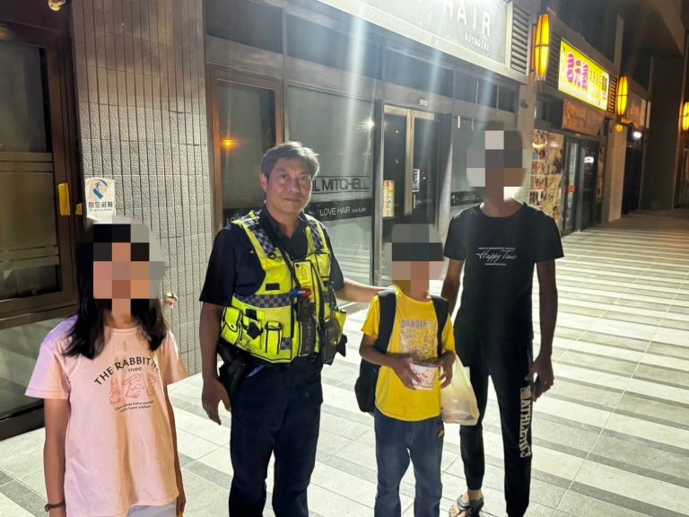 暑輔驚魂記！小姐弟忘了下車點迷航6K 暖警化身超級保母