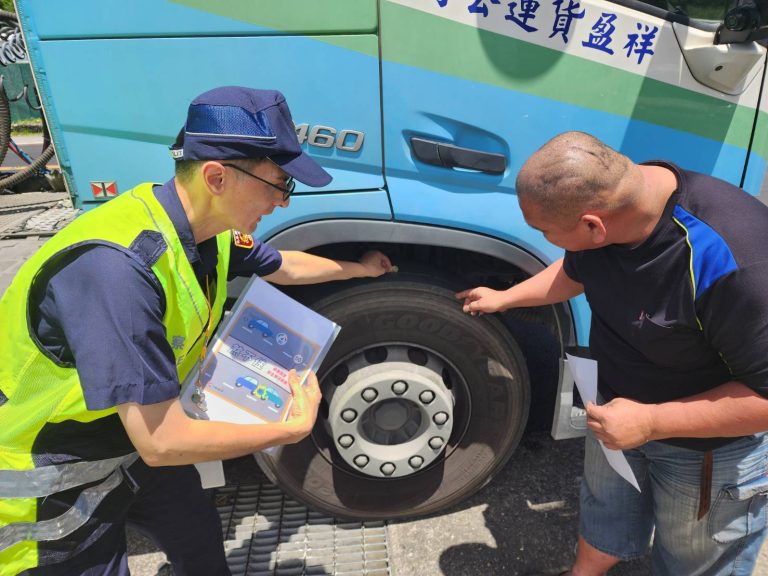 大武警強化大型車輛執法及宣導能量 維護用路人交通安全