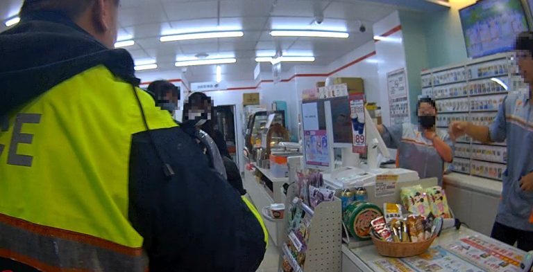 正妹買點數見男網友「攏是假」？！超商、民眾與清水警即時阻詐