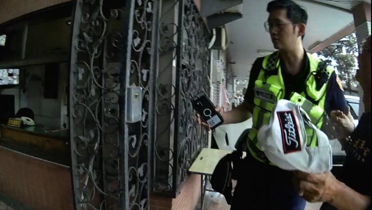 霧峰警化身守護天使 ，颱風天助老翁回家