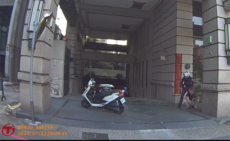 想逃不要命?!酒駕男持毒飛車180度甩尾 警社區停車場人贓俱獲