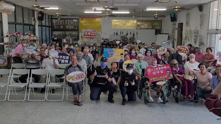 關山鎮老人會於父親節前夕邀警宣講交安及防詐 守護長者們生命財產安全