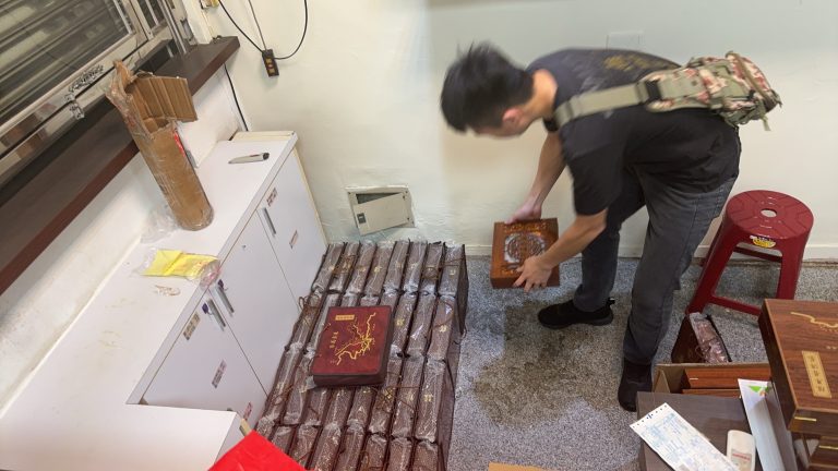 劣質茶華麗變身精品普洱茶，詐騙獲利逾5千萬 警收網逮12人到案