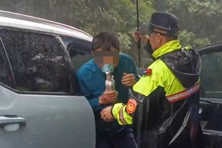 中年男於高山身體不適  台中和平警火速送醫保平安