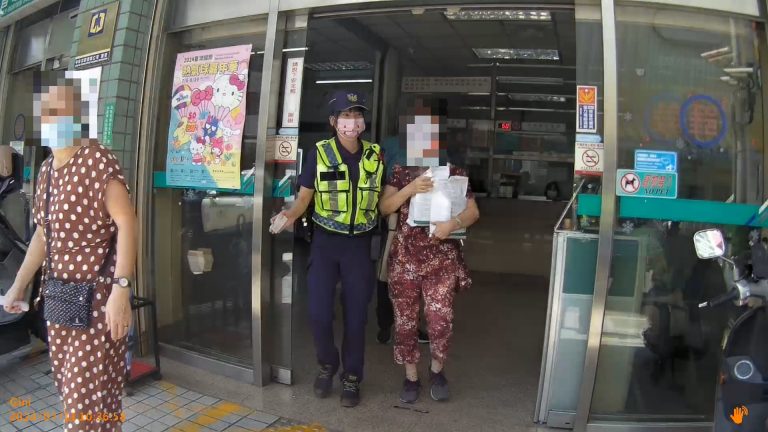 阿嬤臨櫃領200萬買黃金! 公益警攔阻詐騙劇情反轉 護送黃金嬤到銀樓
