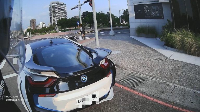 移動千萬豪宅太吸睛 警鷹眼揪偽造車牌 駕駛慘吞罰單加刑責