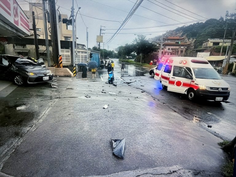造橋鄉車禍三車連環撞 兩駕駛及騎士受傷送醫