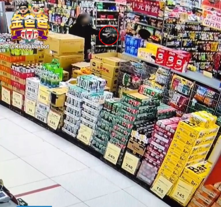 男子深夜把超市當夜市邊走邊吃 警迅速化解紛爭依法嚴懲
