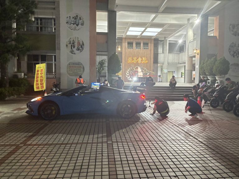 台中警聯合稽查抓噪音車 進口敞篷跑車超標遭罰