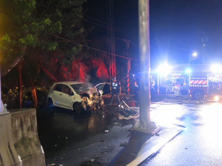天雨視線不佳 男子深夜自撞搶救無效身亡