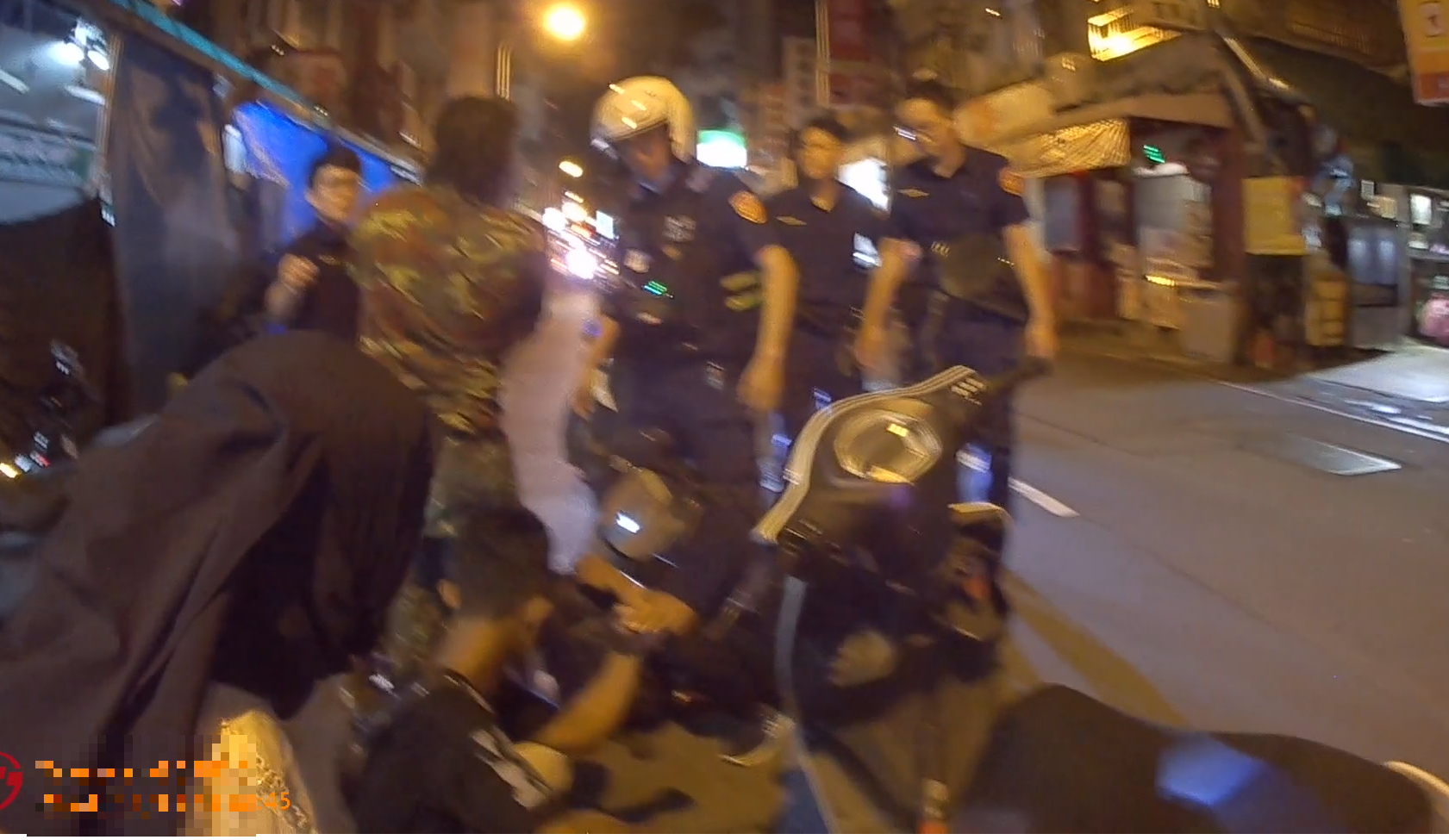 4名移工半夜拖行李在路上等計程車警方察覺有異一查皆為逾期居留- 報新聞Mega News