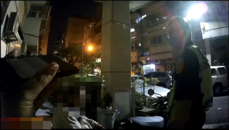 8旬老翁為找兒子夜間二度出走  被眼尖員警鷹眼認出協助返家