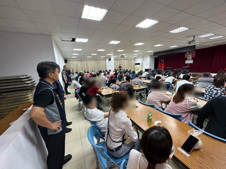 博弈桌遊店掛羊頭賣狗肉暗營賭場  屏東里港分局掃蕩查獲近90人
