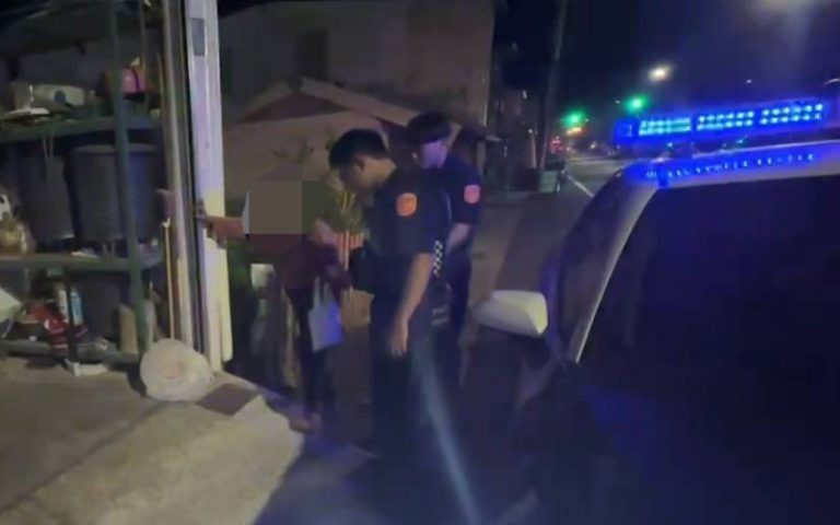 池上鄉長發現阿嬤獨坐路旁恐生意外報警，警方載送返家防制意外事故發生