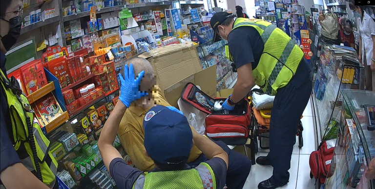 6旬翁買藥突中風倒地 嚇壞店員急報案