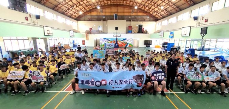 台東關山警受邀至池上國中宣講「防治數位/網路性暴力」、「防制性剝削」及「交通安全月」