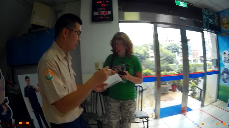 台中替代役警英語流利解難   助迷路美籍學生安全返家