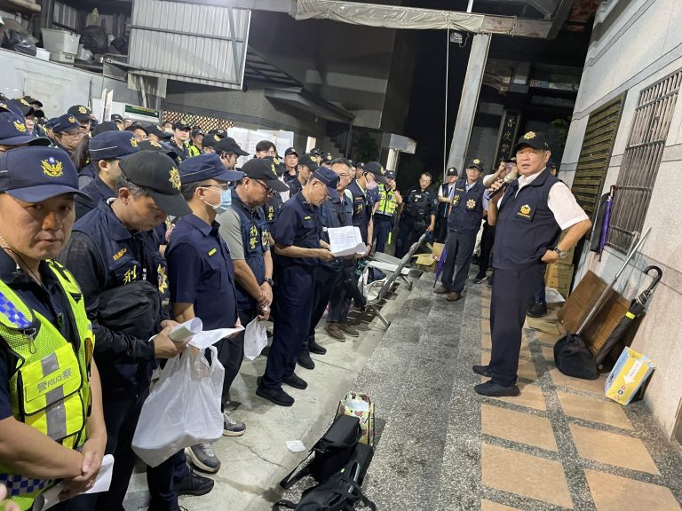 「鴨頭」告別式活動 屏東警重兵部署壓制黑幫氣焰