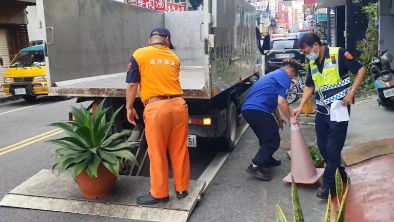 斗六警加強取締違停及路障清道