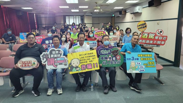 關山警受邀至鎮公所傳授基礎防身術及實施「交通安全月暨防詐宣講」