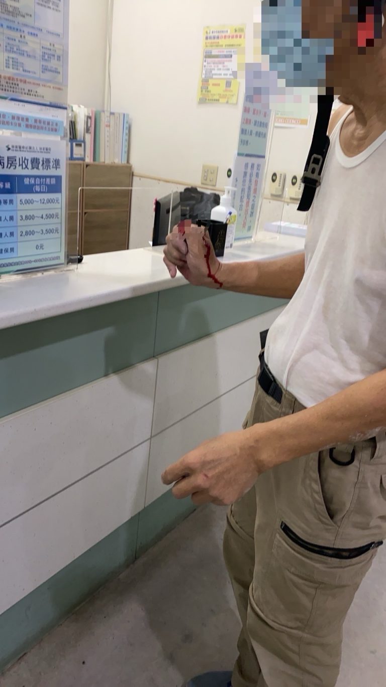 斷指男冒血急尋醫院 警火速開道搶黃金治療時間