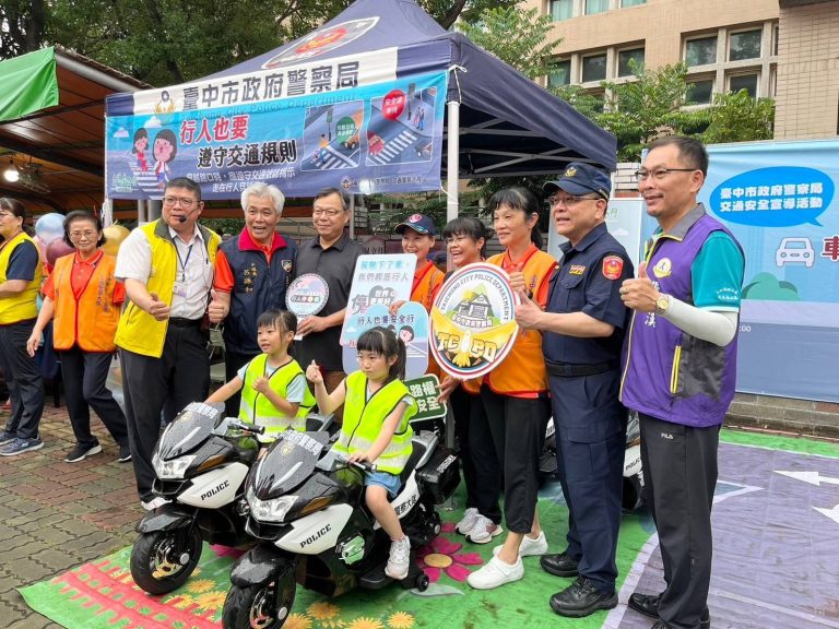 台中警交安宣導  交通教育從小紮根   小小警車超吸晴