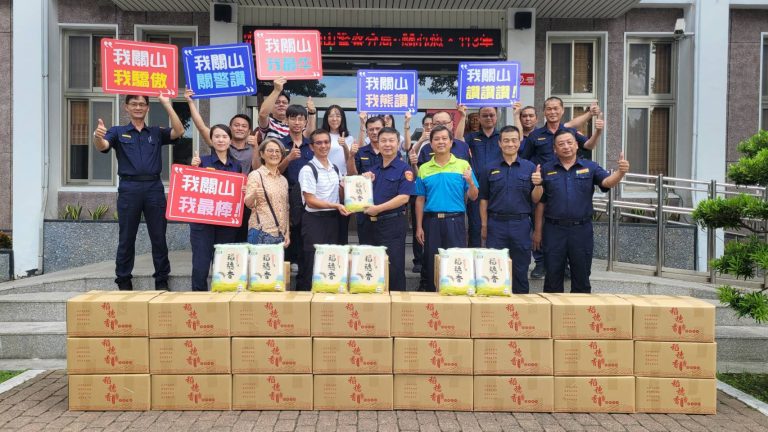 台東關山警察分局化身「愛心轉送站」 轉送愛心米讓溫情滿人間
