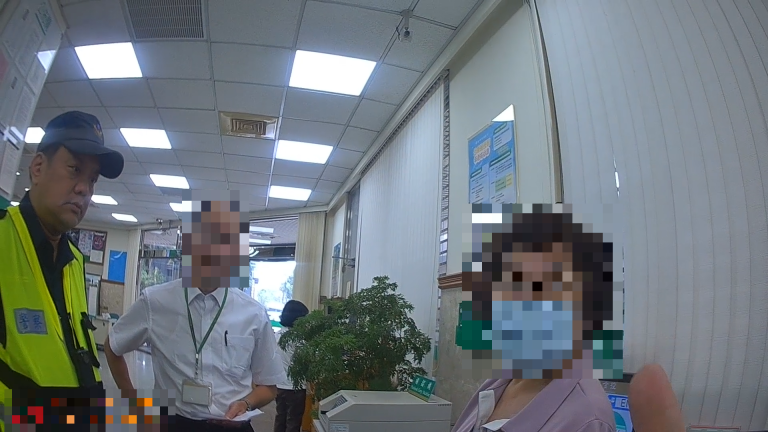 詐團萬年老梗「猜猜我是誰？」機警行員偕警保住婦人積蓄！