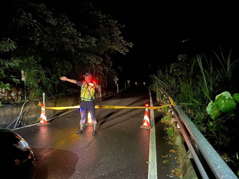 颱風山佗兒來襲 關山警分局即時處置197縣道道路災害 確保行車安全