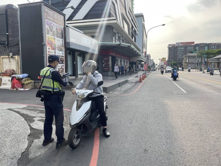 屏東警持續推動無號誌路口取締專案 確保路口安全