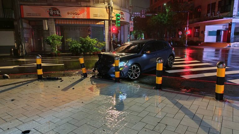 酒駕栽了！ 男自撞基隆警局大門防撞桿遭送辦