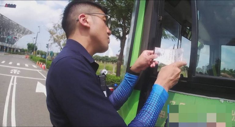 公車大執法! 颱風天公車無視號誌恣意轉彎 警緊追開單