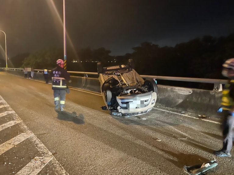 台72快速道路掉落物  3車輛閃避不及擦撞肇事
