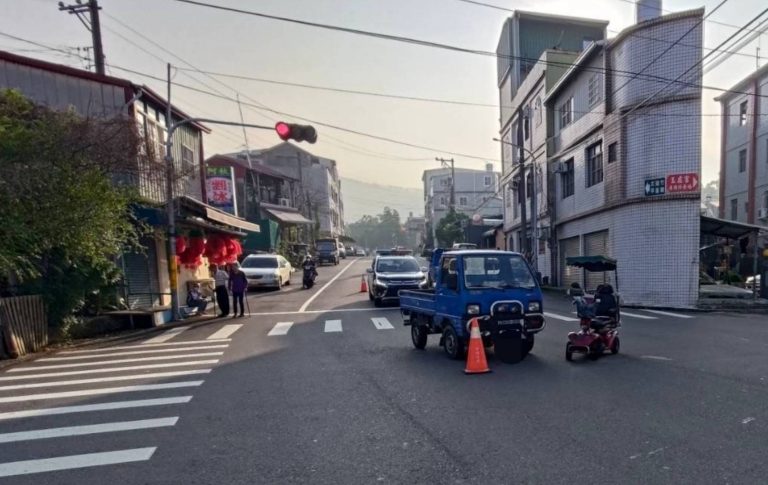 高齡化社會電動代歩車增多  嘉義竹崎警呼籲駕駛小心禮讓