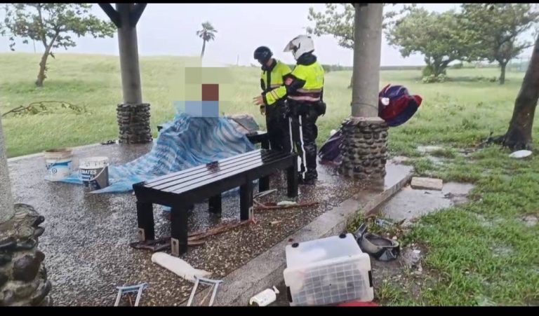 台東暖警不畏康芮強颱 冒風雨緊急安置海濱公園街友