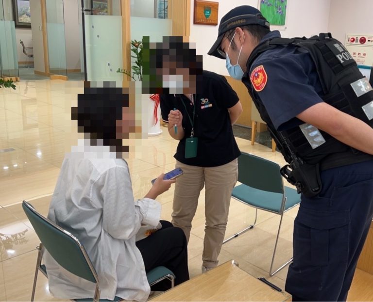 女粉絲社群上購買韓團演唱會門票險遭詐 眼尖警見一關鍵破綻成功阻詐！