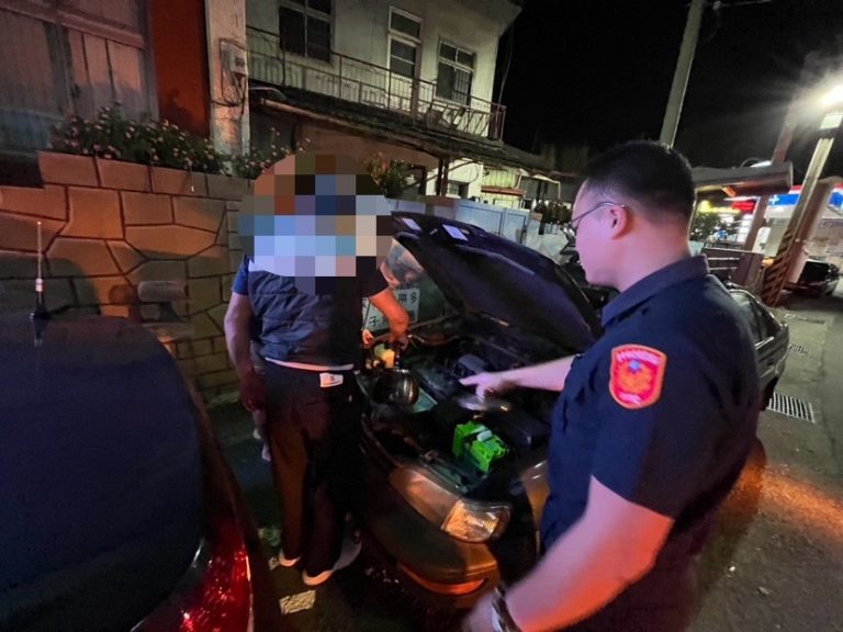 小客車途中故障 熱心警化身「阿拉丁」積極協助