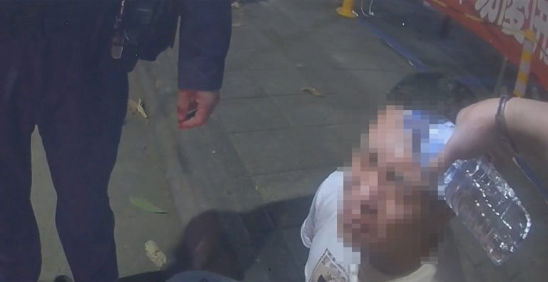 通緝犯異想天開躲草叢   仍逃不了進牢籠！