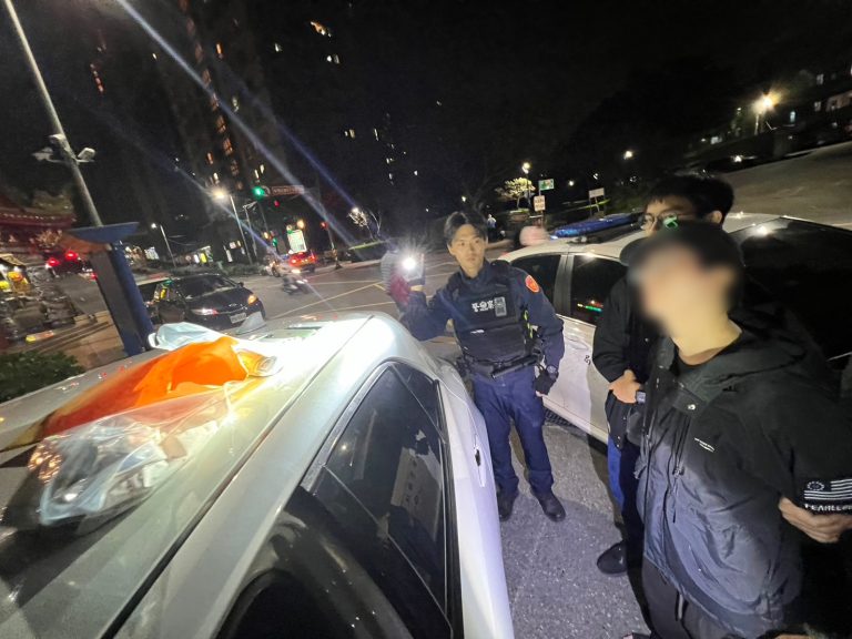 12強棒球賽火熱！車手緊盯台日大賽轉播 渾不知淡水警悄悄包圍