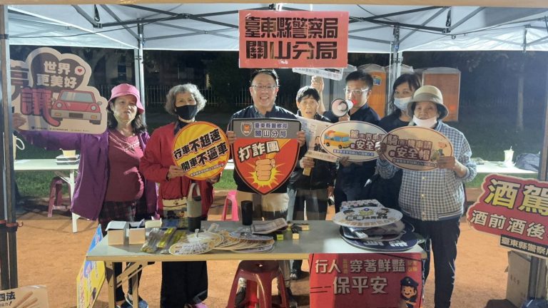 明華園「收冬戲」盛大演出  關山警與鎮長宣講防詐及交安人氣爆棚