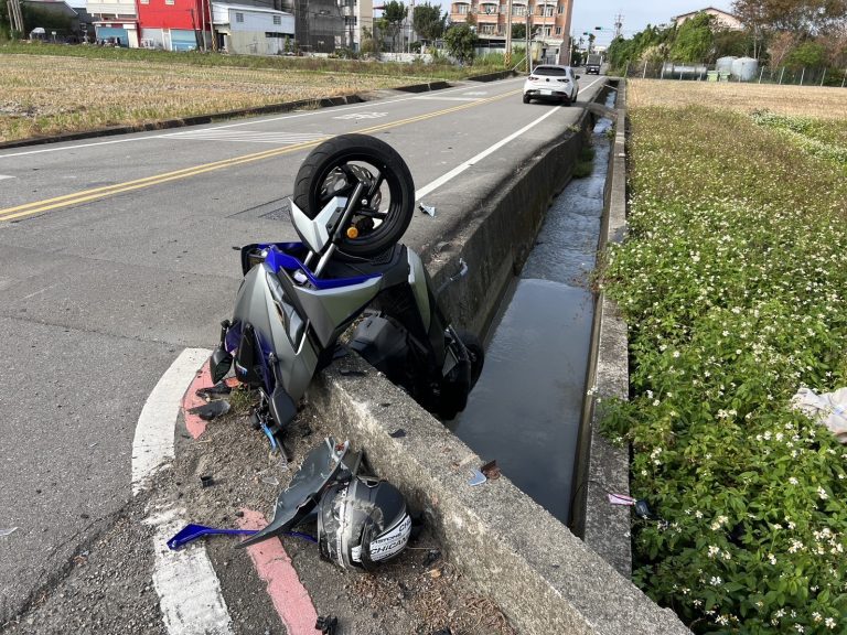 自小客車與普重機碰撞 苗警籲路口務必停讓與減速慢行