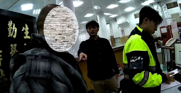 男子酒駕自投羅網進派出所  秒被鷹眼副所長發現