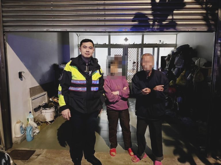 寒流發威！失智翁騎腳踏車迷路坐路邊發抖 超暖警民協力助返家