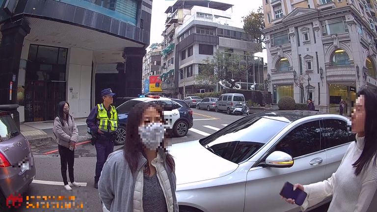 鷸蚌相爭 漁翁得利 鈴木vs賓士爭車位不讓步 硬皮鯊突襲勝出