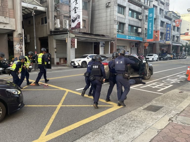 竹南分局攜手第一銀行防搶演練 強化金融機構緊急應變能力