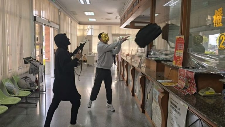 清水警防搶演練魷魚BOSS登場  中途小插曲發生忍笑演完