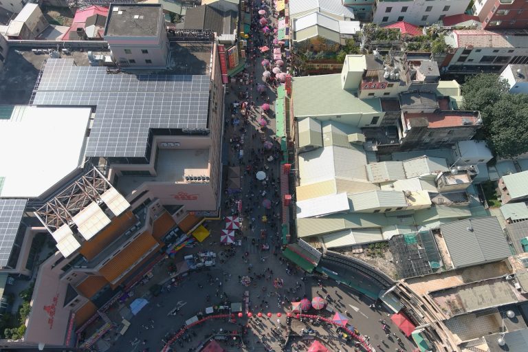 大量走春人潮湧入雲林縣 警方以科技守護交通安全